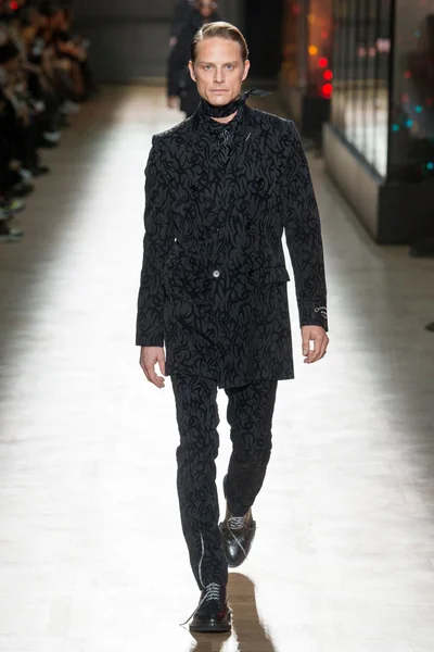 Look 43